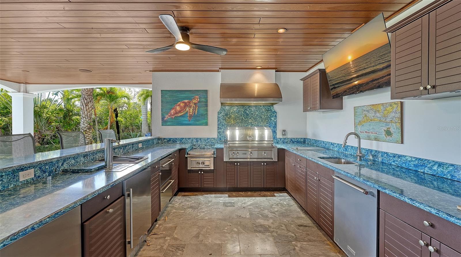 Fully equipped outdoor chef’s kitchen - 513 VILLA ROSA WAY, ANNA MARIA