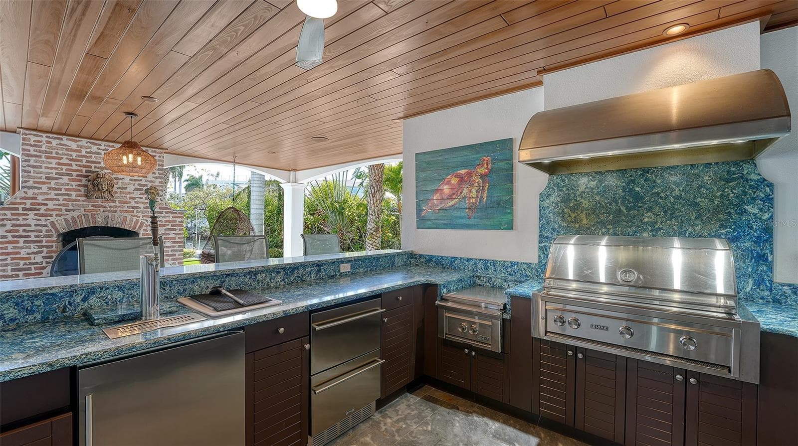Luxury outdoor kitchen with premium appliances - 513 VILLA ROSA WAY, ANNA MARIA