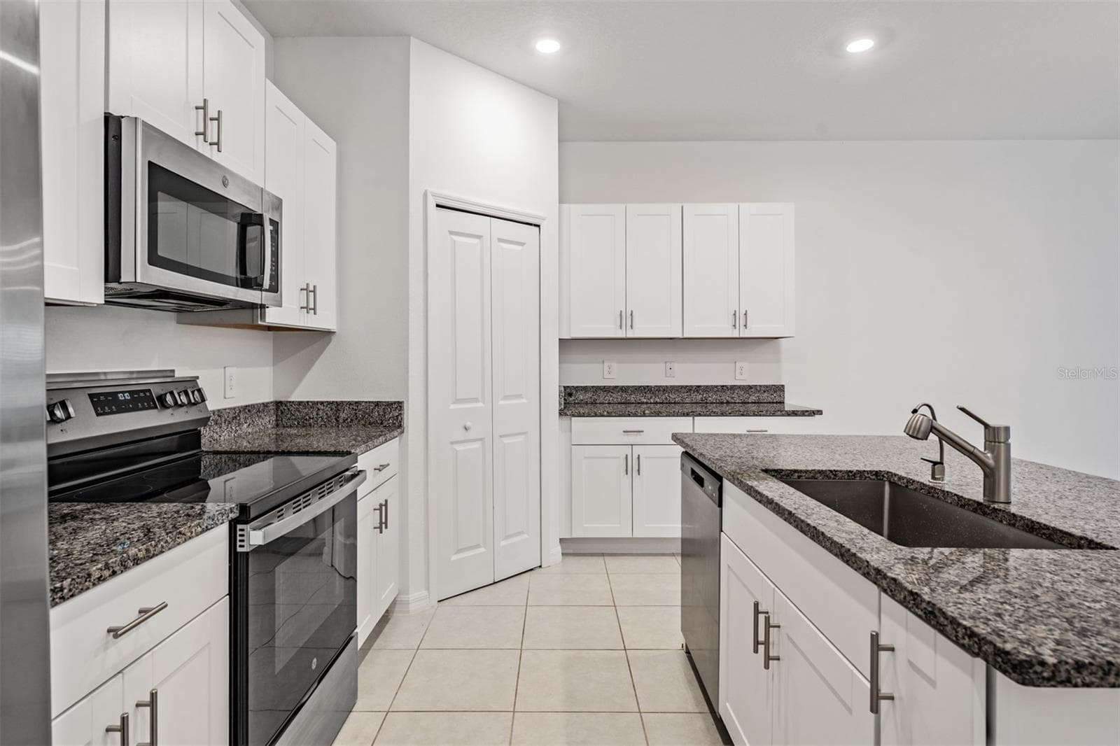 Townhouse at 4607 TUSCAN LOON DR, TAMPA, photo 9 of 50