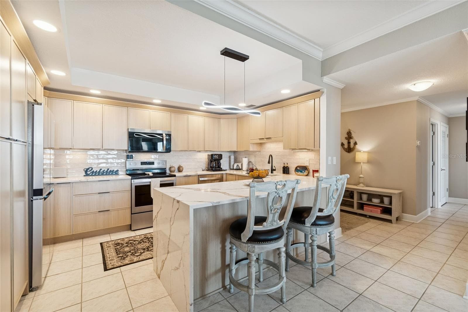 Gorgeous Remodeled Kitchen with additional Eating Area! - 4 BELLEVIEW BLVD #701, BELLEAIR