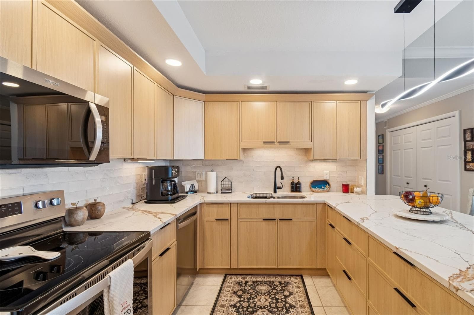 Spacious, Newly Remodeled Light and Bright Kitchen - 4 BELLEVIEW BLVD #701, BELLEAIR