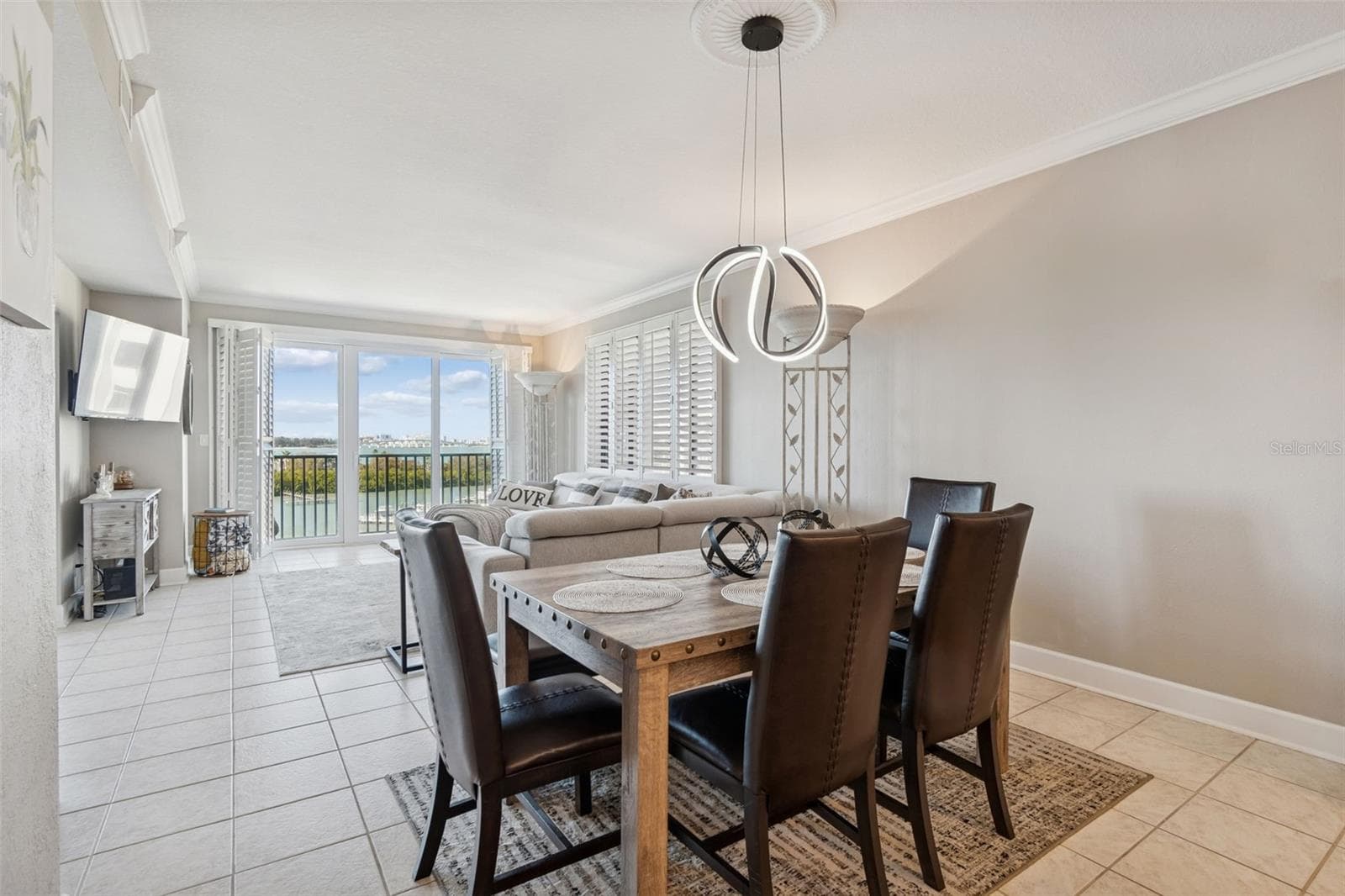Open floor plan: Kitchen, Dining Room and Living Area! - 4 BELLEVIEW BLVD #701, BELLEAIR
