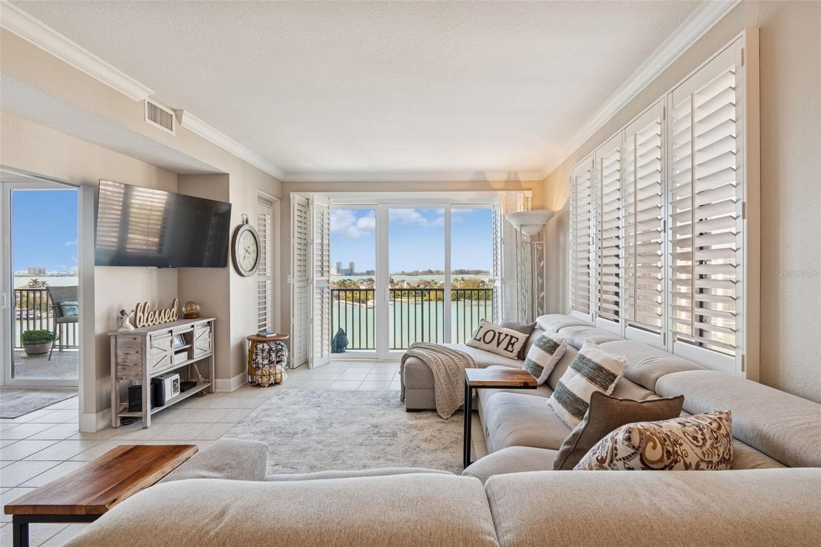 Spacious Open Living Room. Spectacular views of the Intracoastal, Harbor/Bay in every room! - 4 BELLEVIEW BLVD #701, BELLEAIR