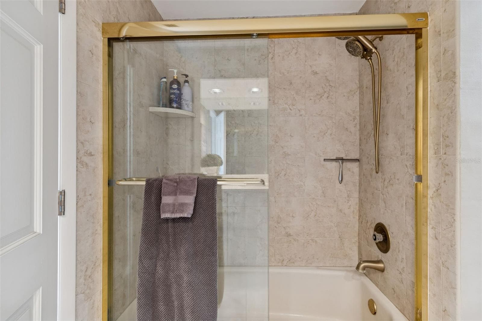 Master shower and tub - 4 BELLEVIEW BLVD #701, BELLEAIR