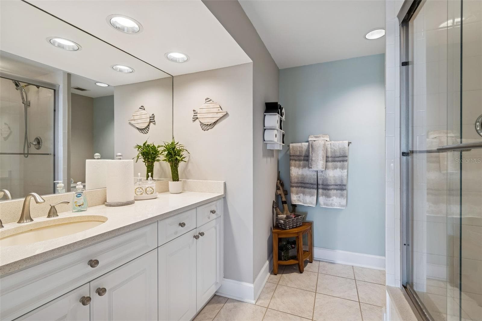 Spare Bathroom with shower - 4 BELLEVIEW BLVD #701, BELLEAIR