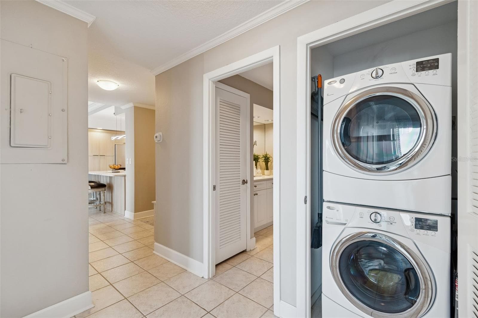 Convenient Hall Laundry Closet - 4 BELLEVIEW BLVD #701, BELLEAIR