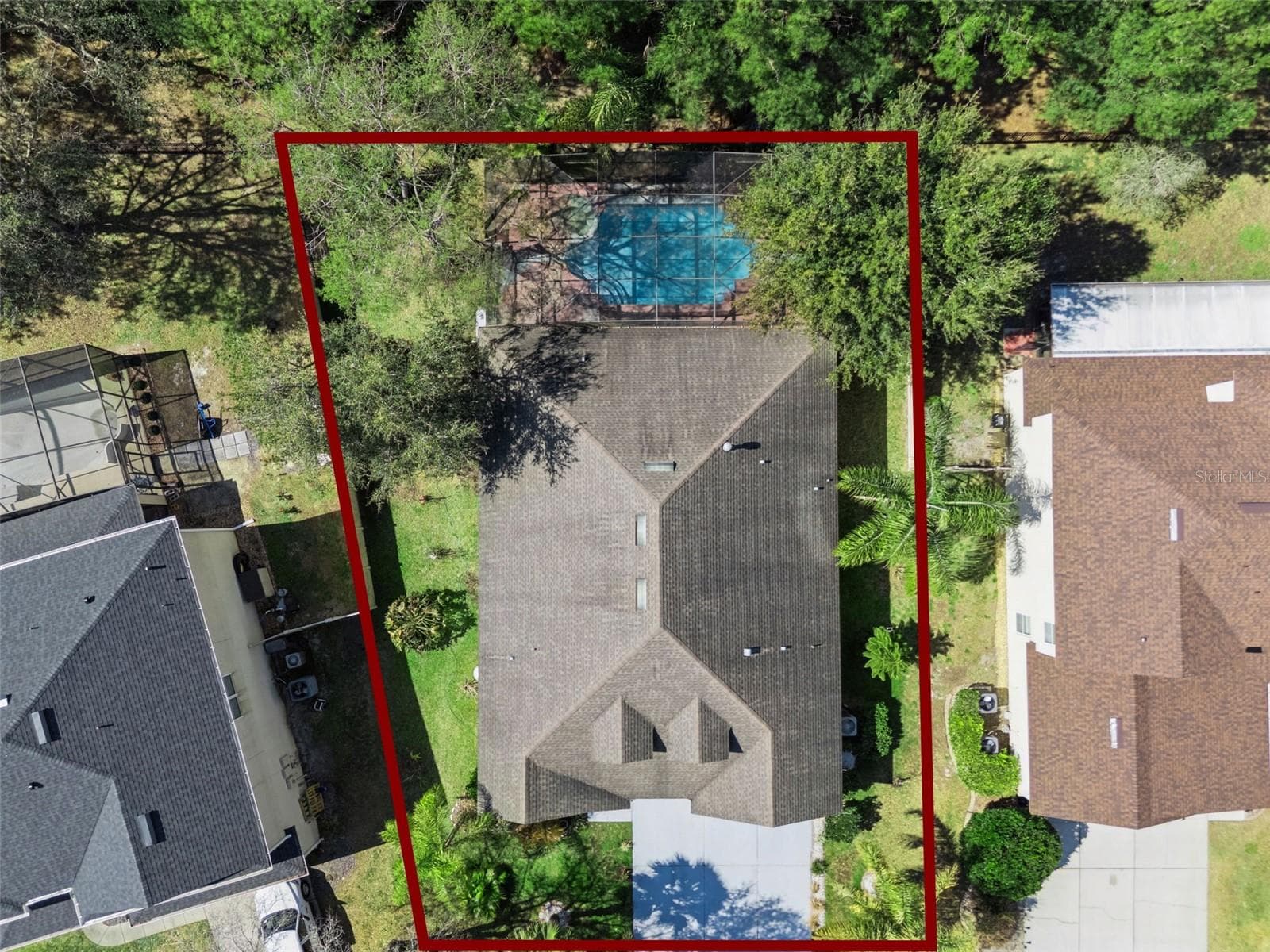 Alternate exterior view showing driveway access and no rear neighbors - 30337 GIDRAN TER, MOUNT DORA