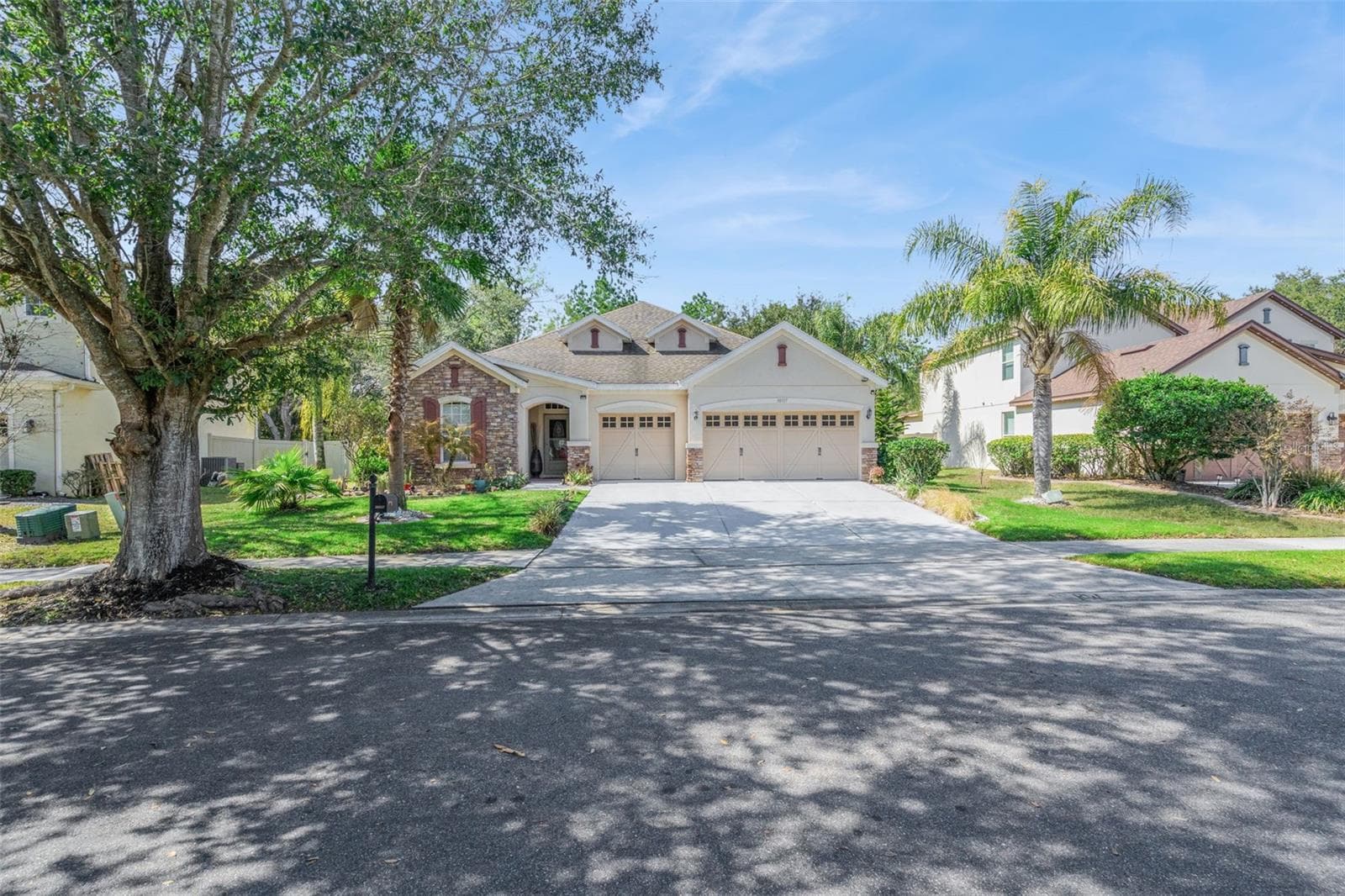 Three-car garage providing space for storage, hobbies, or home gym use - 30337 GIDRAN TER, MOUNT DORA
