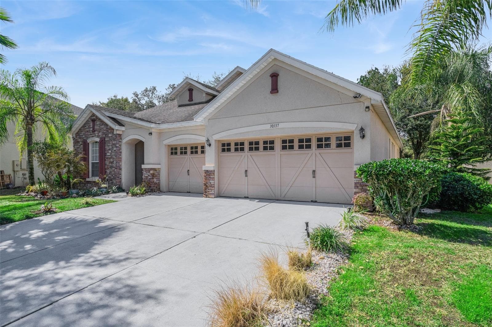 Additional garage view highlighting 3rd car bay offering storage and flexibility - 30337 GIDRAN TER, MOUNT DORA