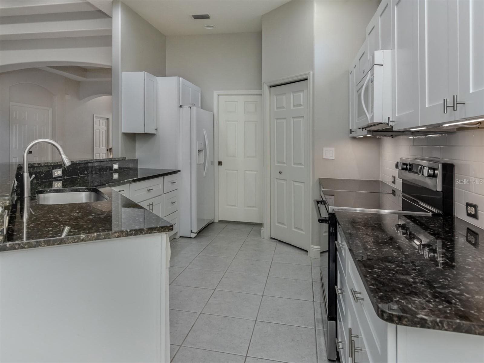 Single Family Residence at 111 WAYFOREST DR, VENICE, photo 12 of 60