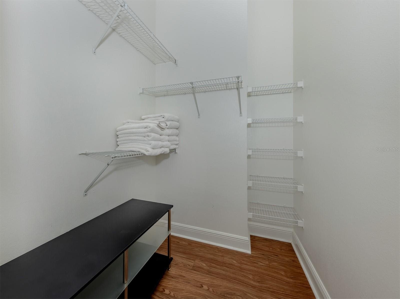 Single Family Residence at 111 WAYFOREST DR, VENICE, photo 18 of 60