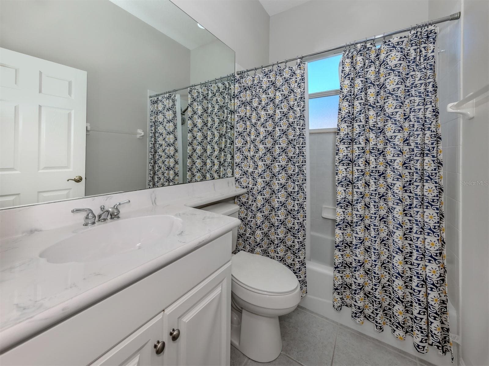 Single Family Residence at 111 WAYFOREST DR, VENICE, photo 21 of 60