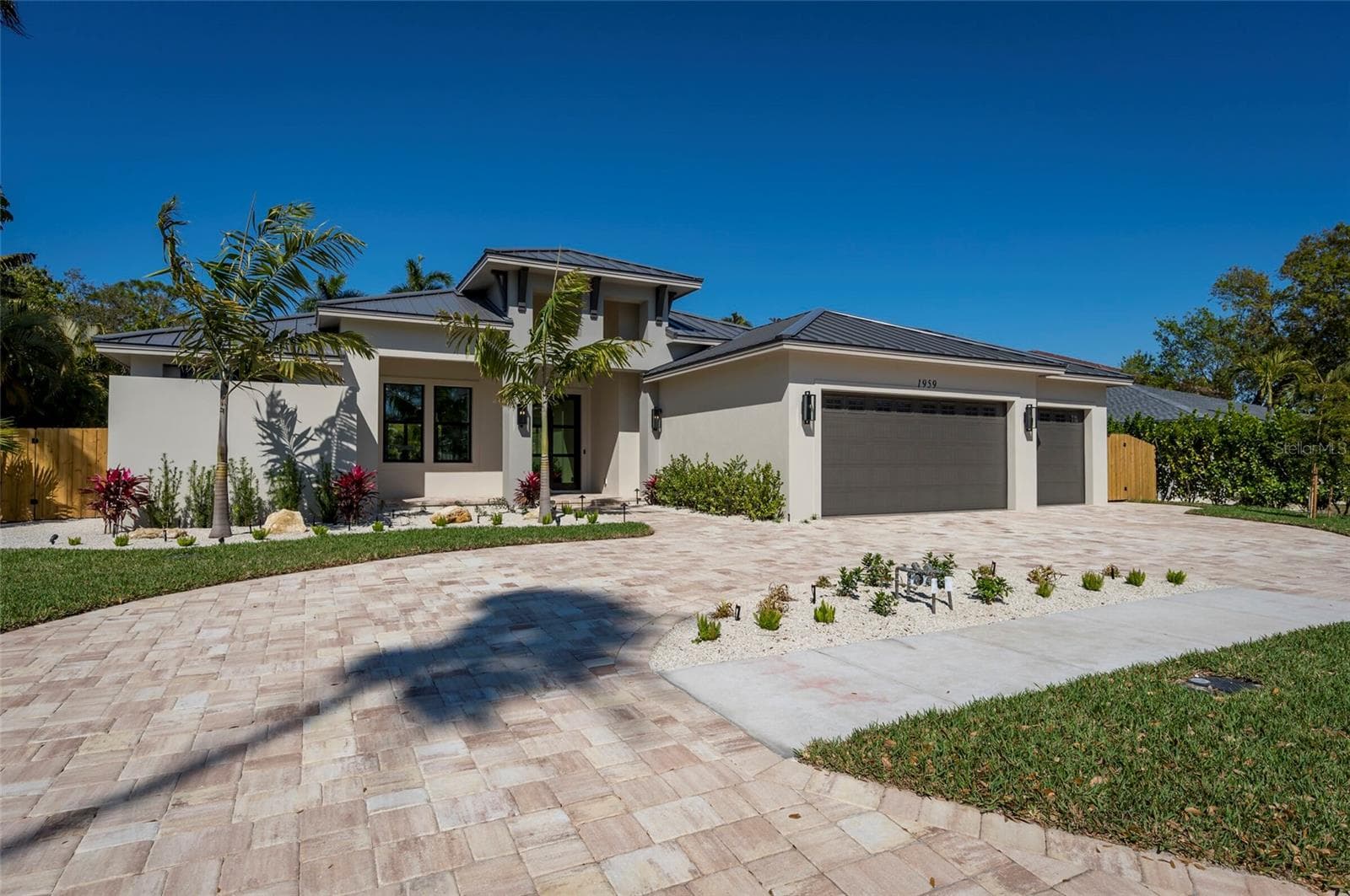Circular Driveway - 1959 WISTERIA ST, SARASOTA