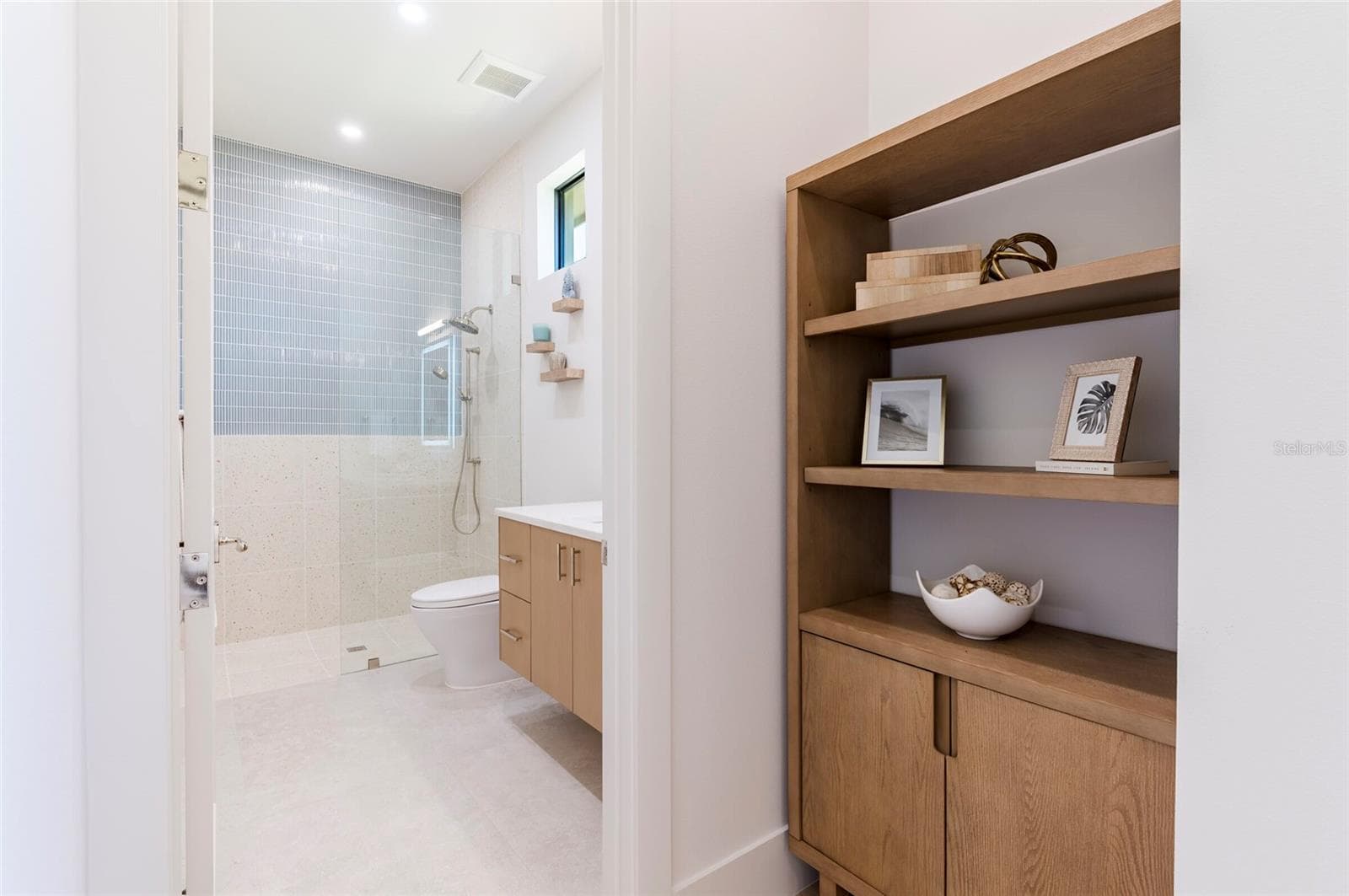 En-suite Bath 3 - 1959 WISTERIA ST, SARASOTA