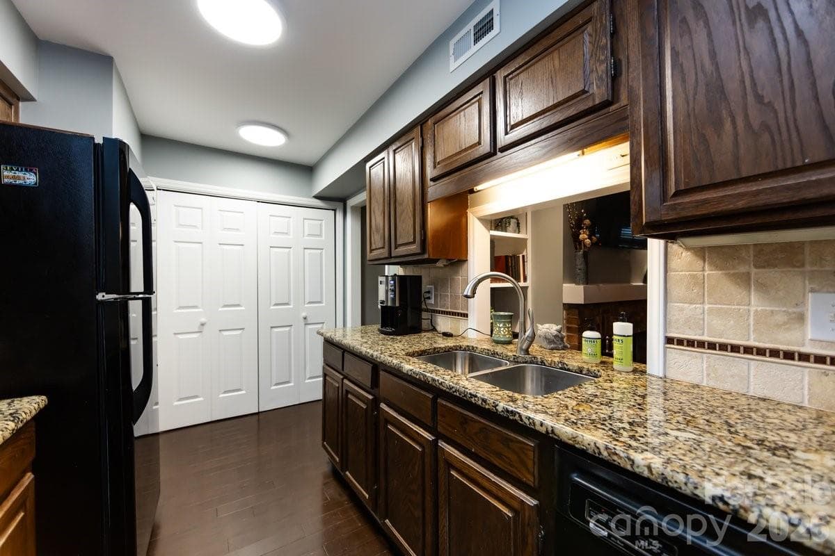 Kitchen 5 - Colony Crossing, Charlotte