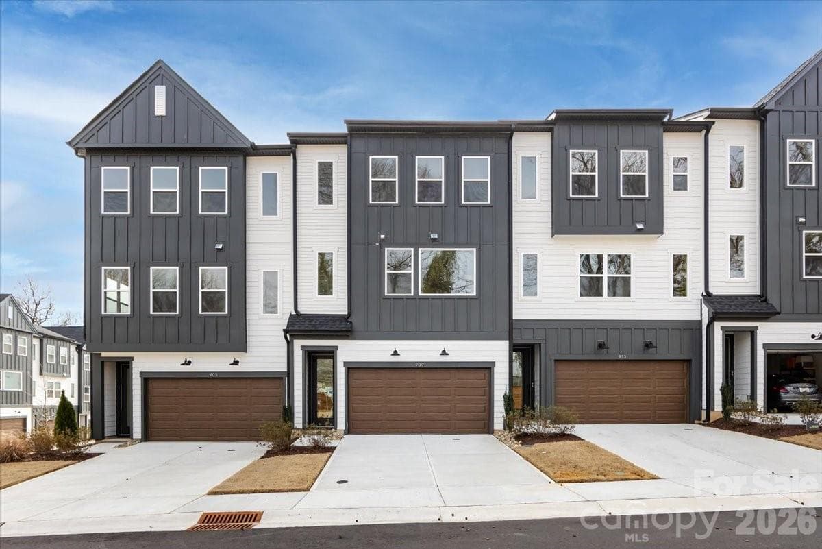 909 Archway Lane