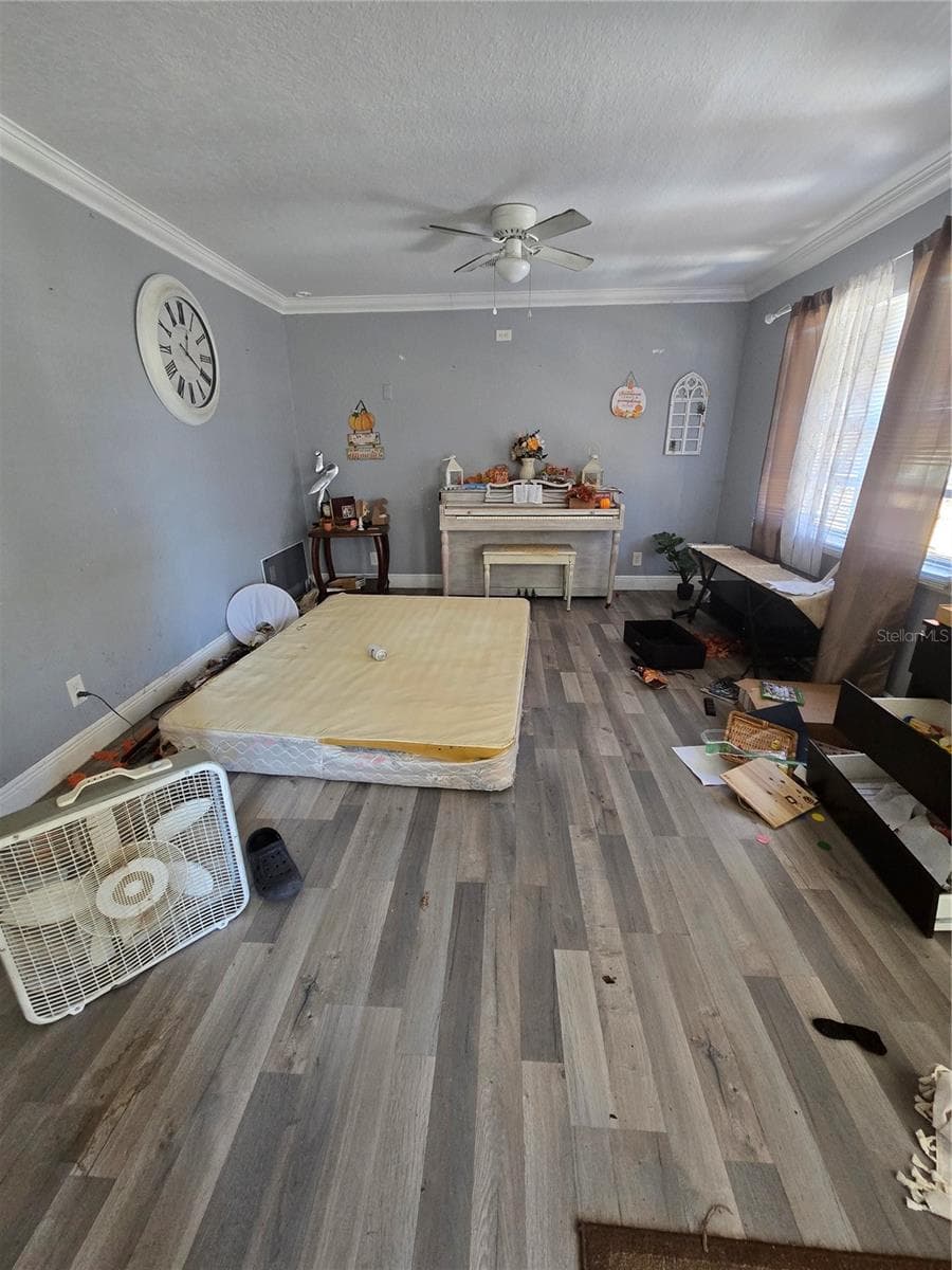 Single Family Residence at 125 EDGEWATER DR, WINTER HAVEN, photo 2 of 13