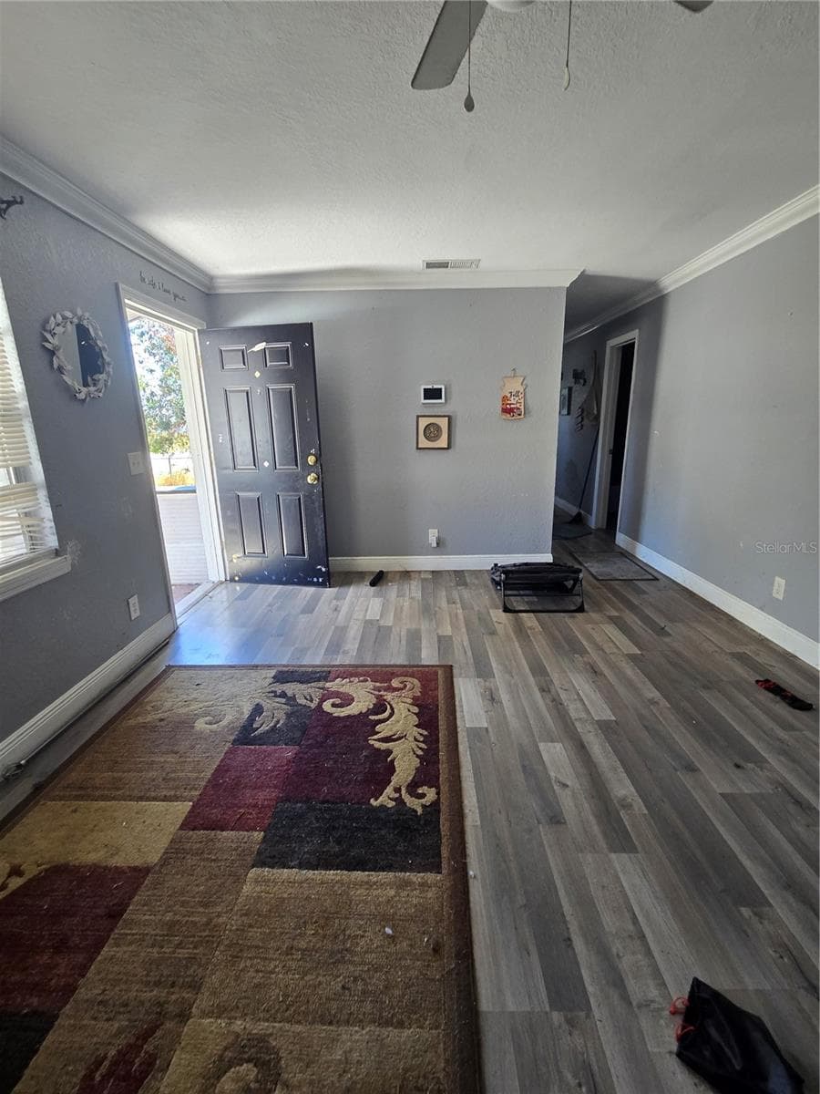 Single Family Residence at 125 EDGEWATER DR, WINTER HAVEN, photo 3 of 13
