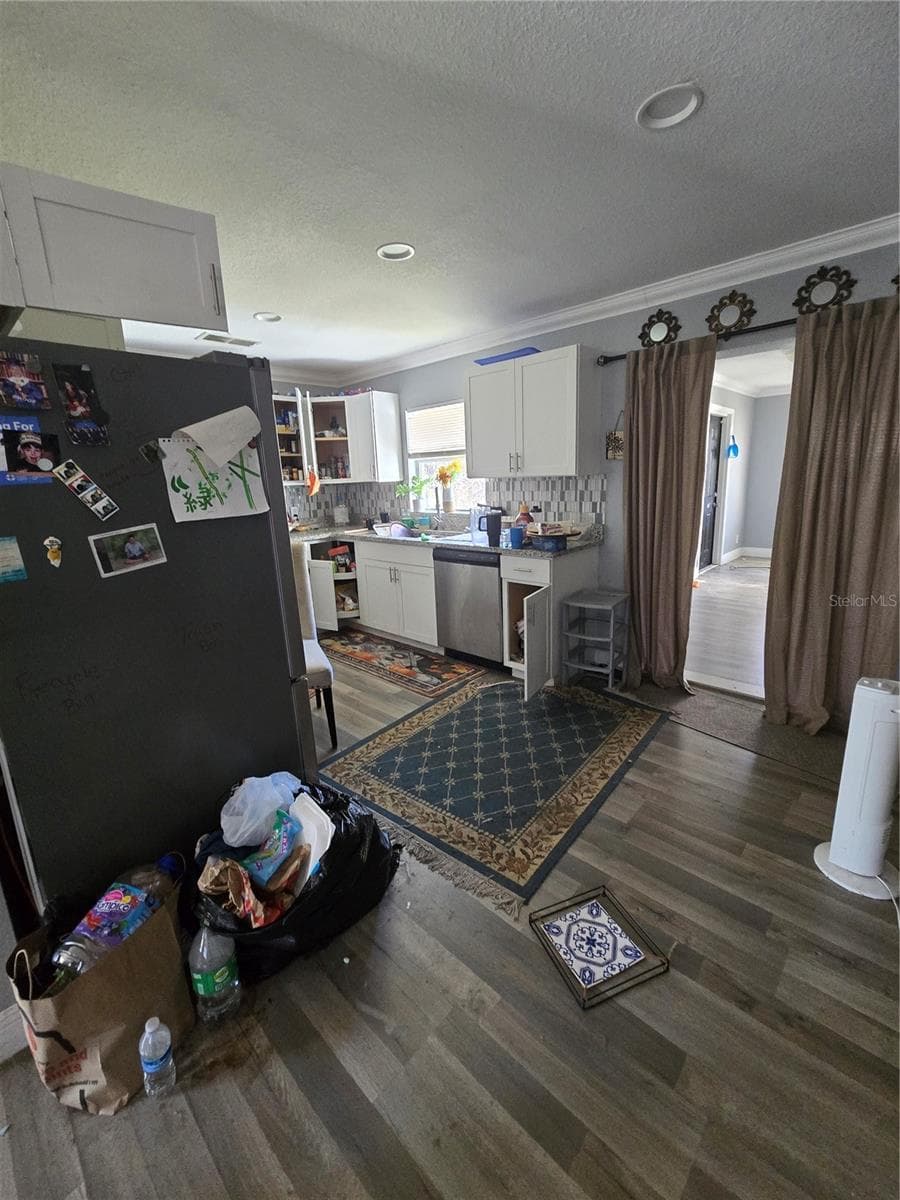 Single Family Residence at 125 EDGEWATER DR, WINTER HAVEN, photo 4 of 13