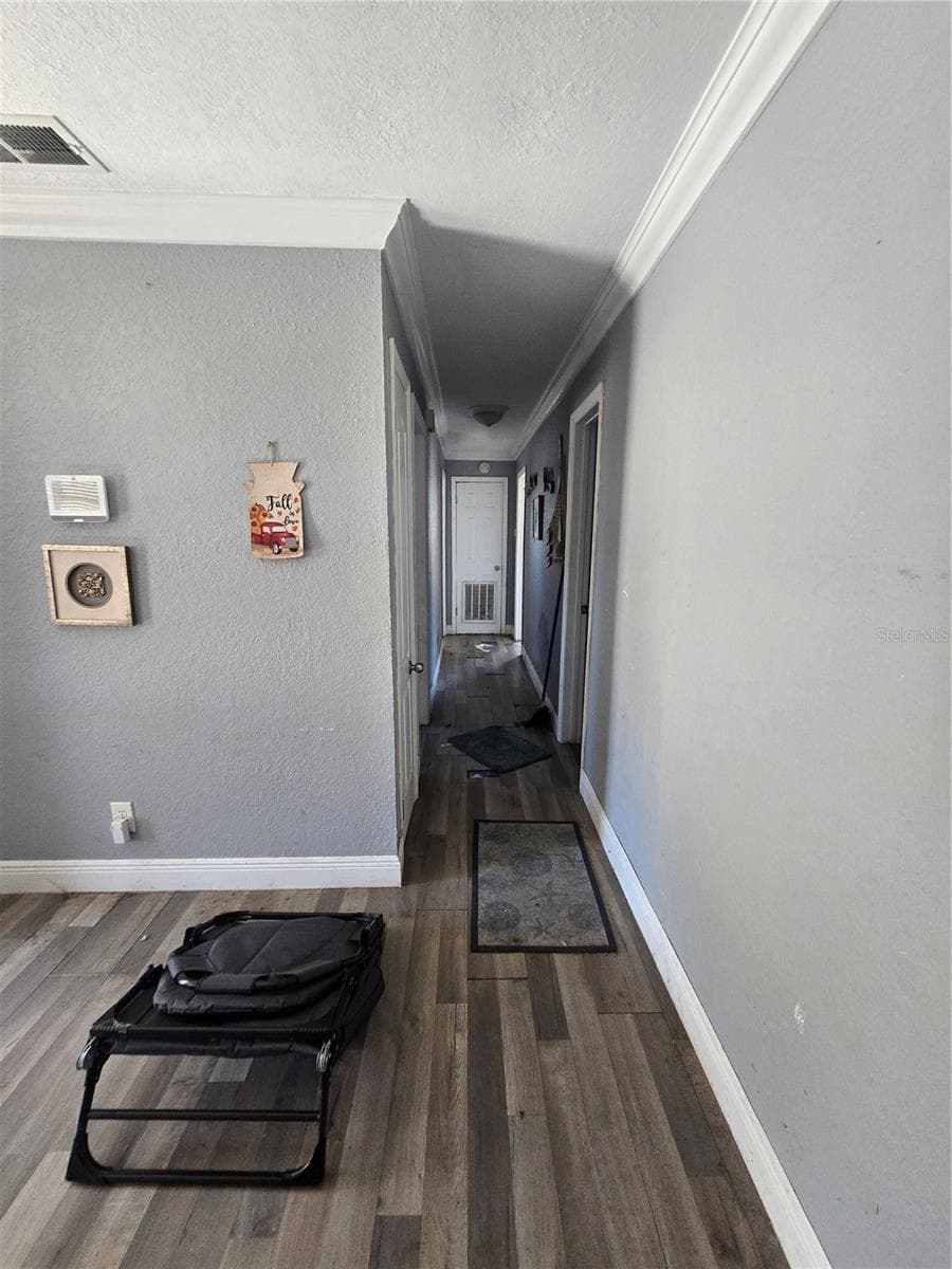 Single Family Residence at 125 EDGEWATER DR, WINTER HAVEN, photo 9 of 13