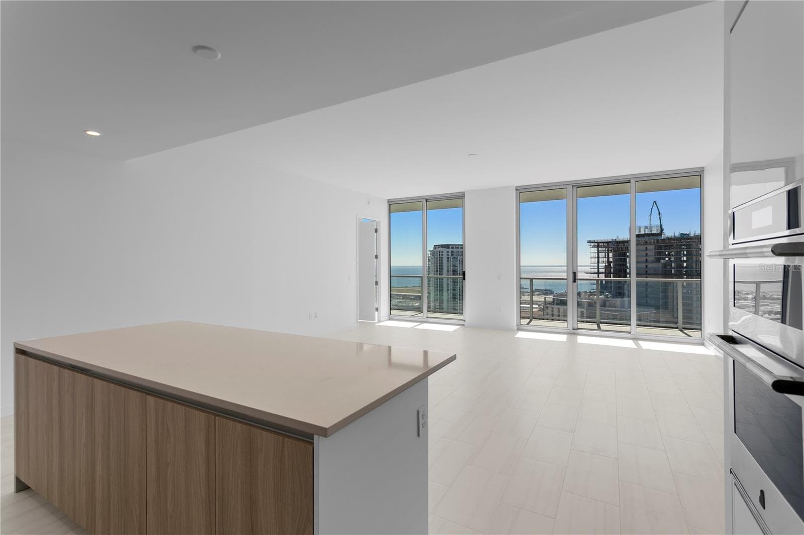Condominium at 400 CENTRAL AVE #2806, ST PETERSBURG, photo 11 of 96