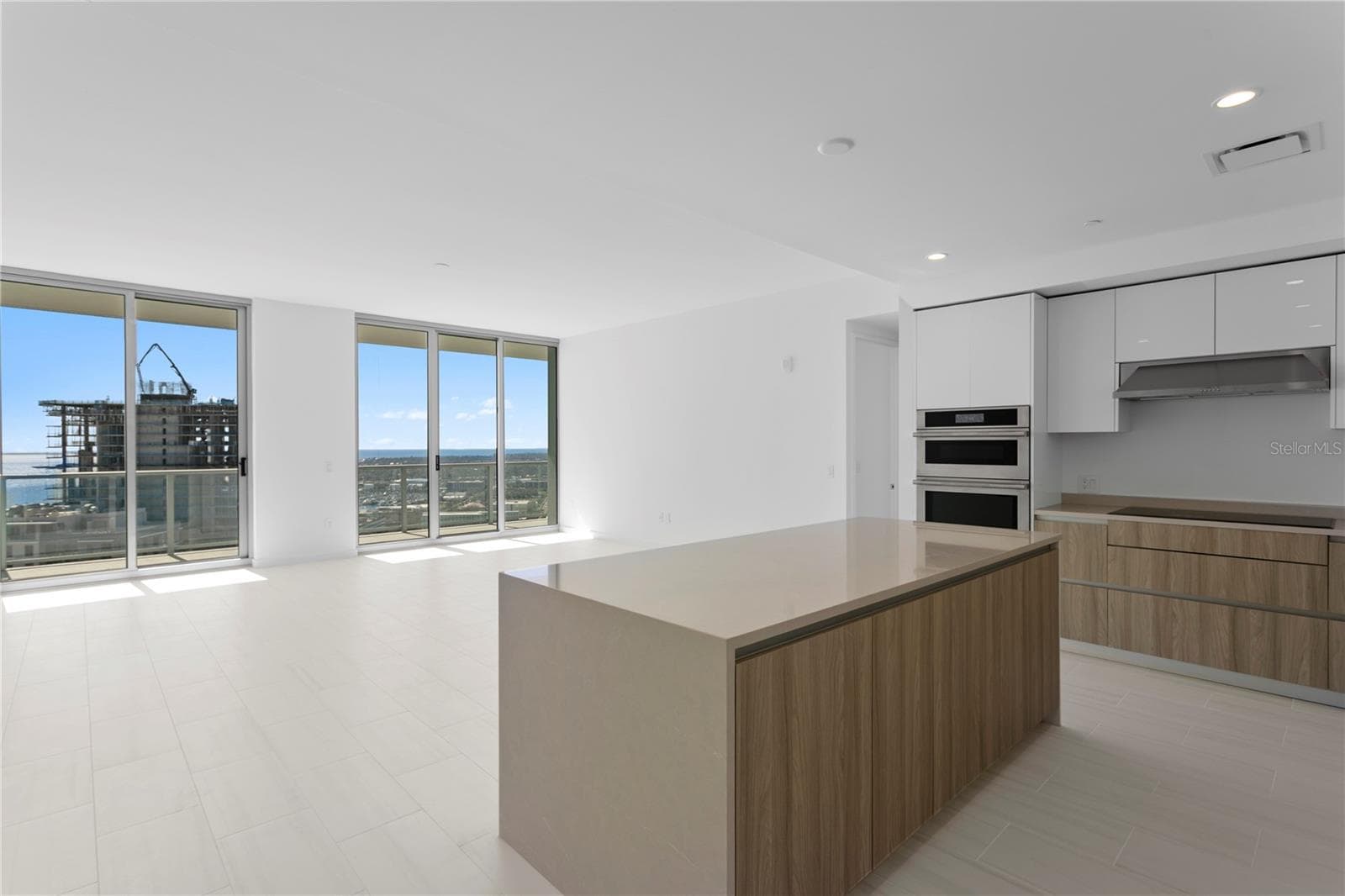 Condominium at 400 CENTRAL AVE #2806, ST PETERSBURG, photo 13 of 96