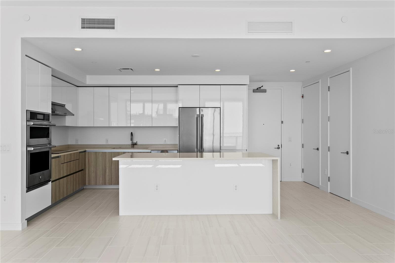 Condominium at 400 CENTRAL AVE #2806, ST PETERSBURG, photo 17 of 96