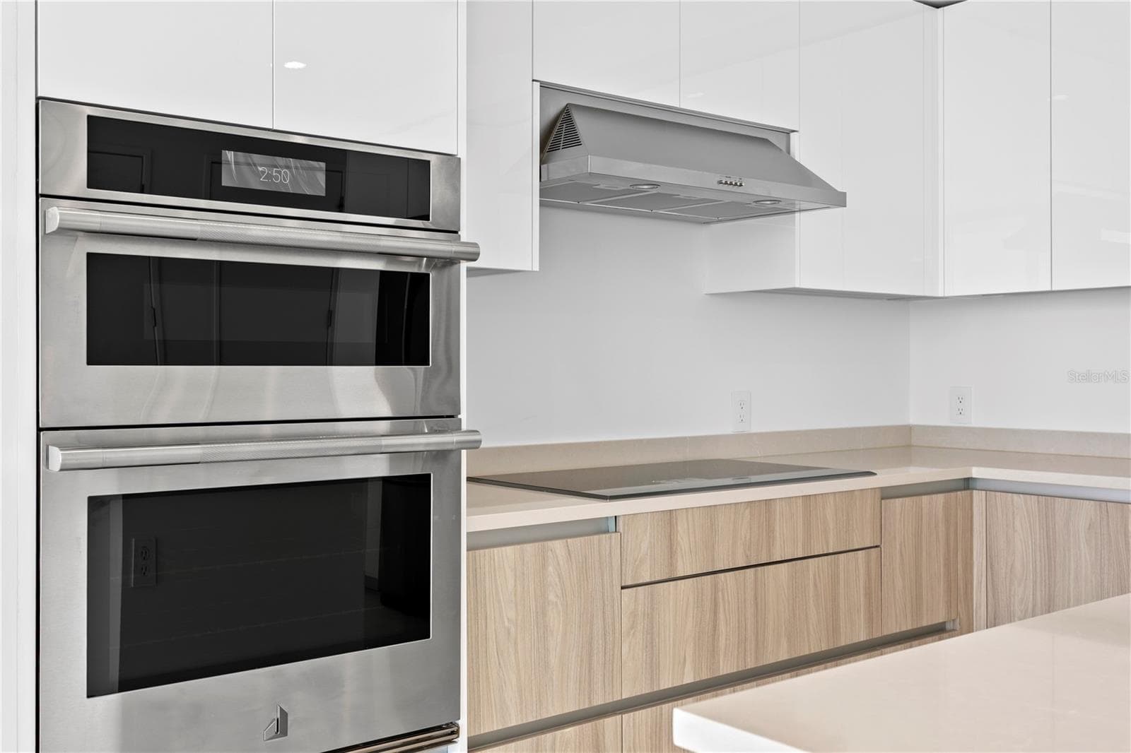 Condominium at 400 CENTRAL AVE #2806, ST PETERSBURG, photo 18 of 96
