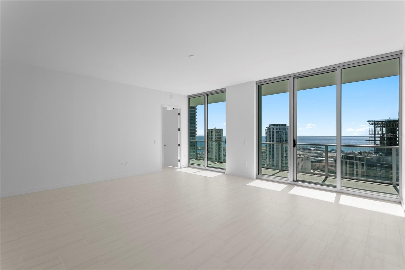 Condominium at 400 CENTRAL AVE #2806, ST PETERSBURG, photo 24 of 96