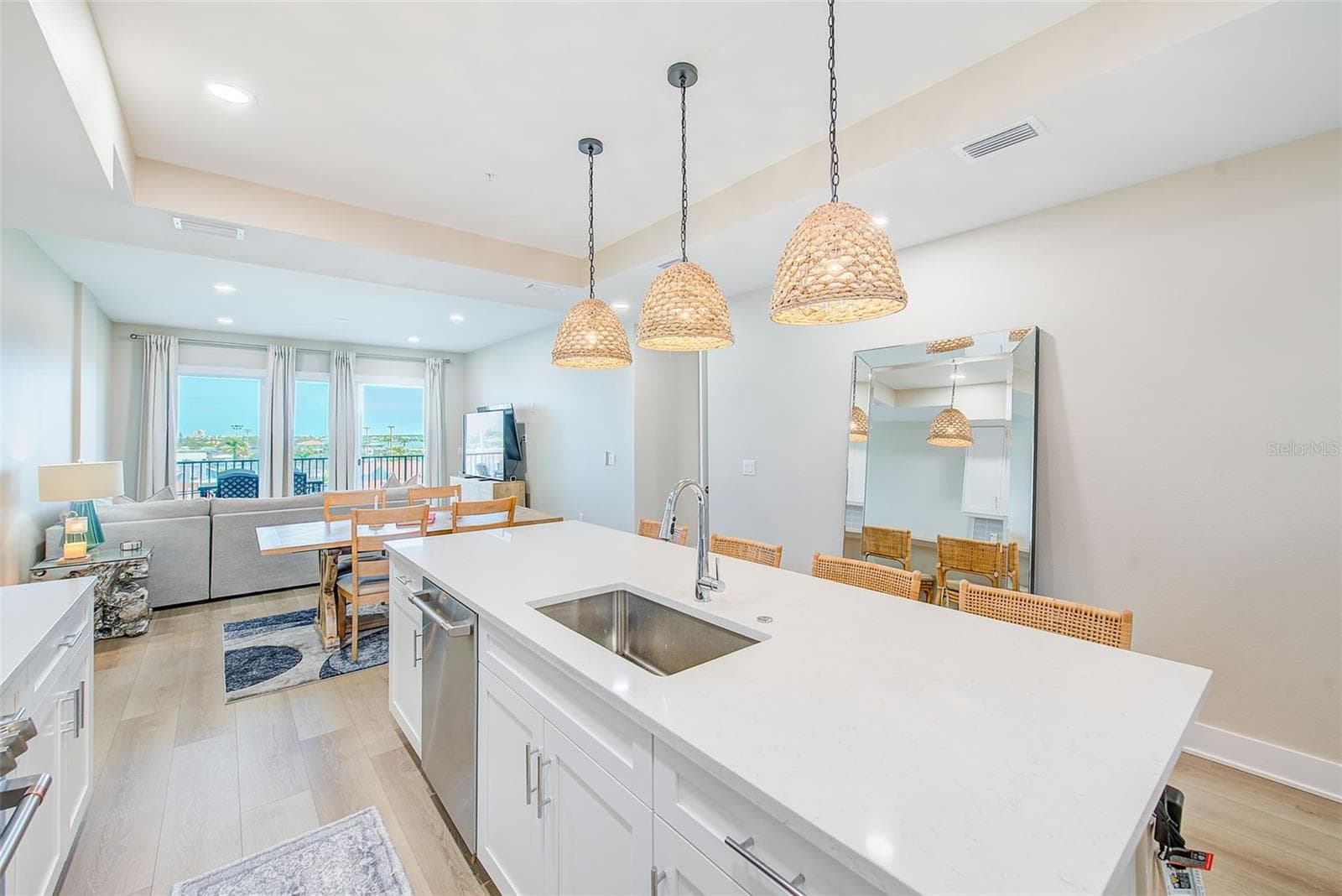 Open floor plan with gorgeous waterfront views - 400 150TH AVE #504, MADEIRA BEACH