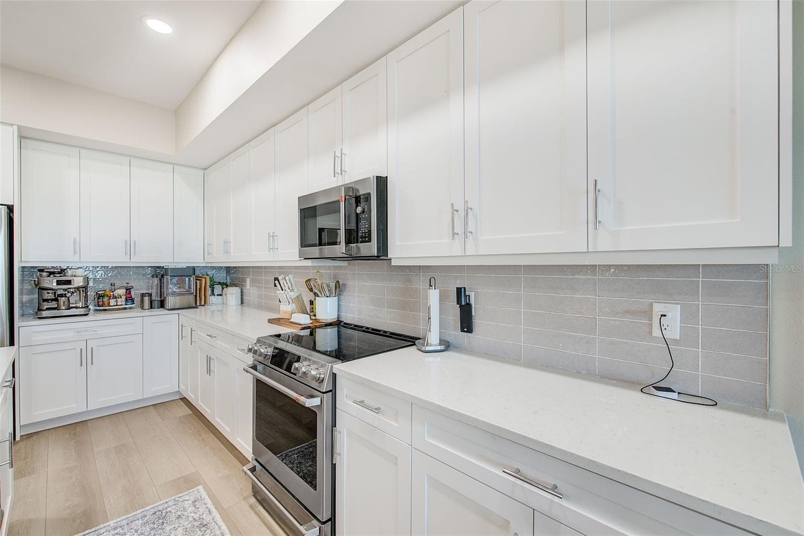 Plenty of counter space and storage - 400 150TH AVE #504, MADEIRA BEACH
