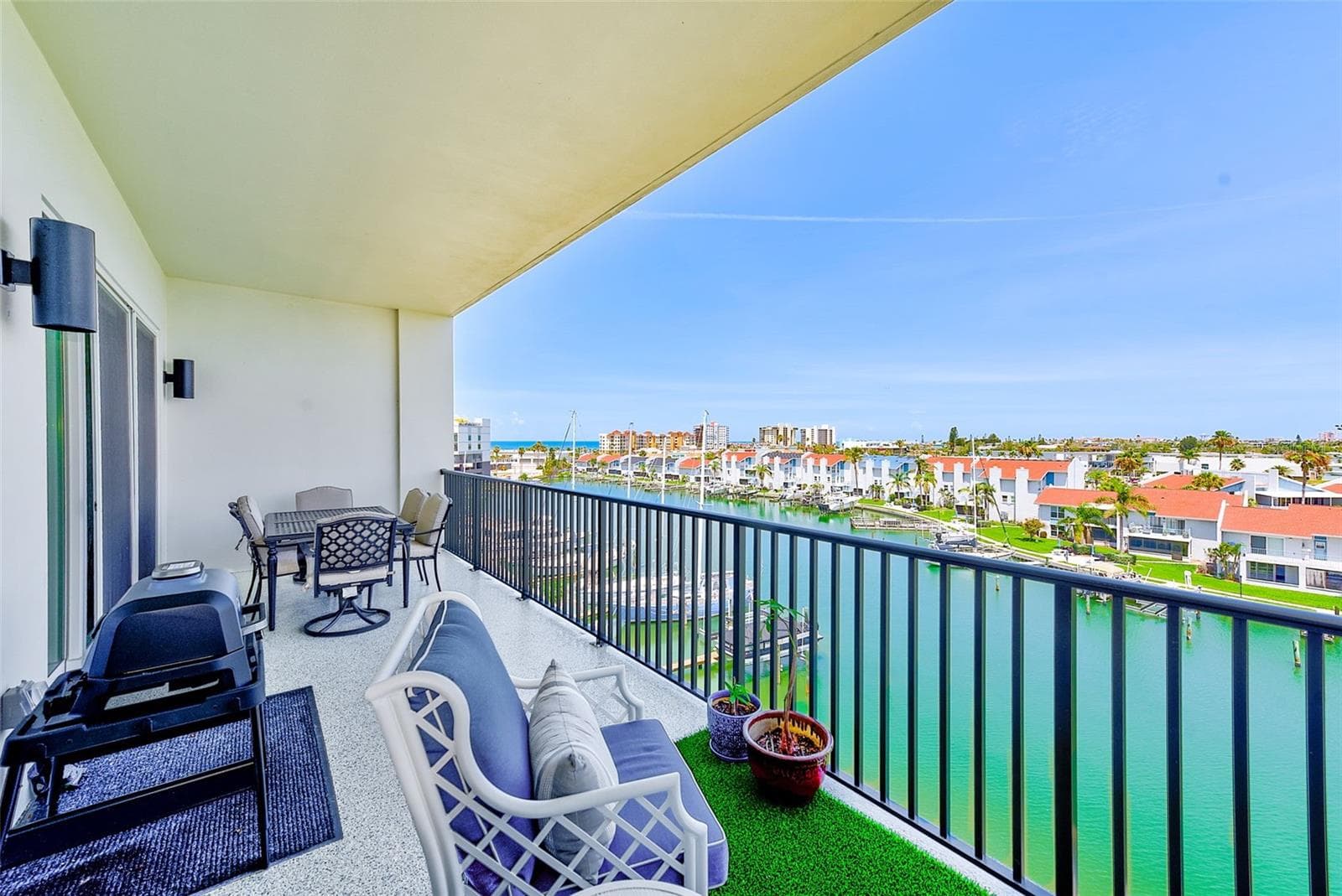 A place to relax and unwind. - 400 150TH AVE #504, MADEIRA BEACH