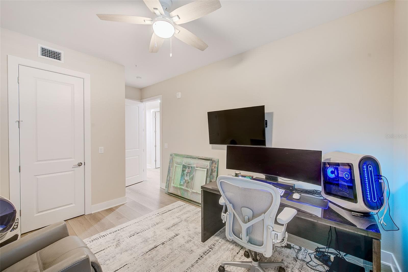 Bedroom 3 with walk in closet. - 400 150TH AVE #504, MADEIRA BEACH