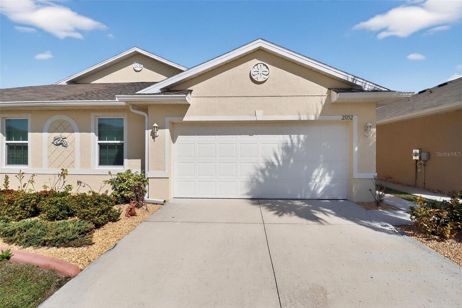 25152 E LENOX CIR