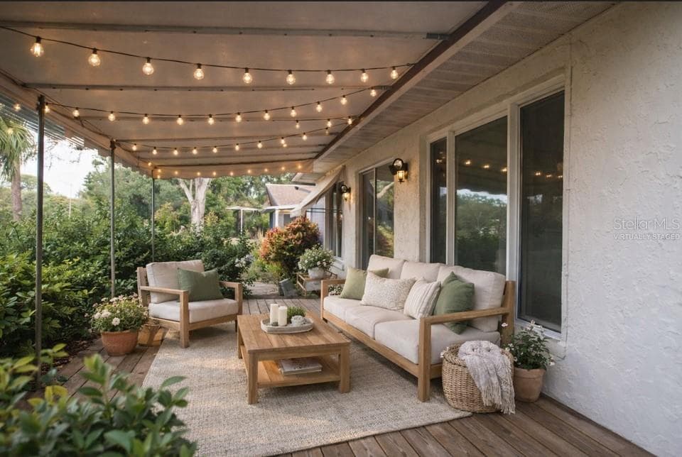 virtually staged patio with privacy hedge - 1350 GLENGARRY DR, PALM HARBOR