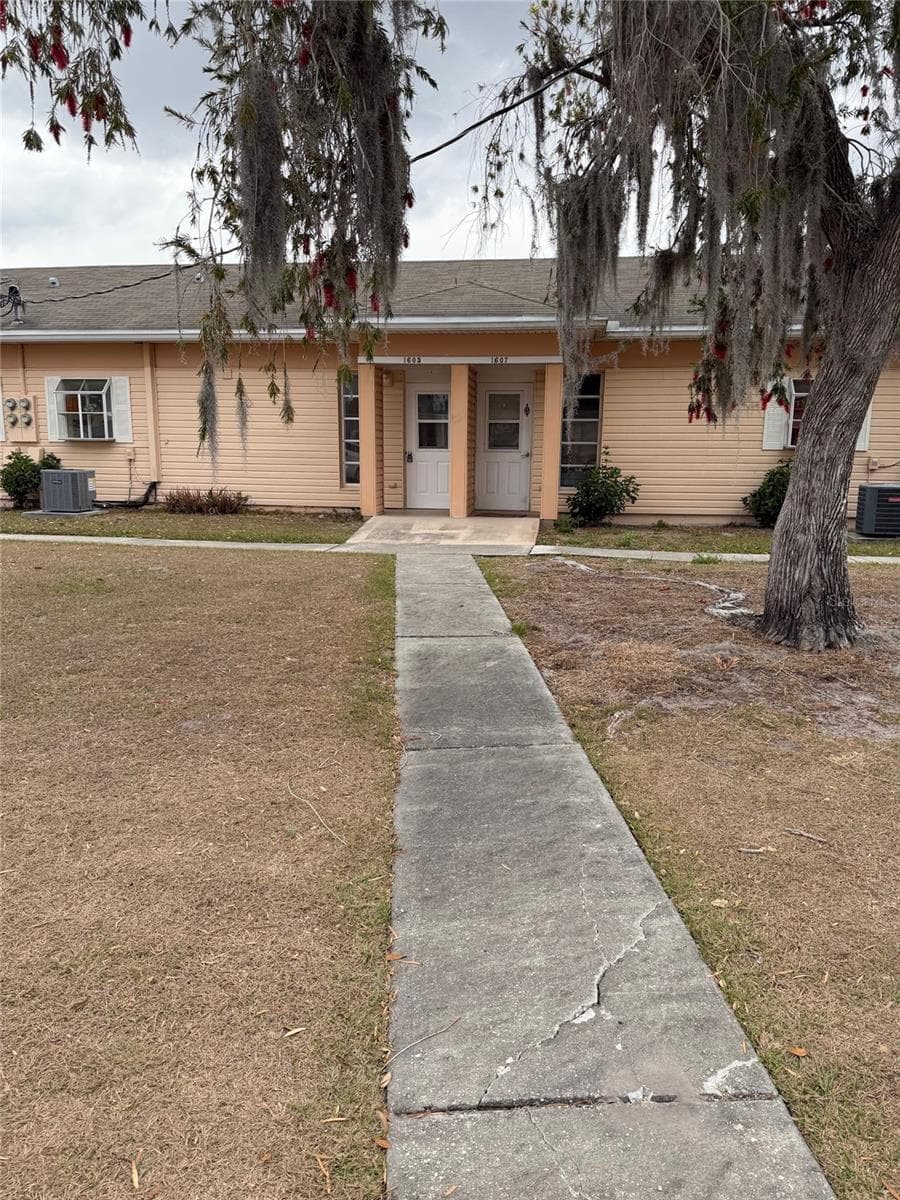 1605 CLUB CIR #1605