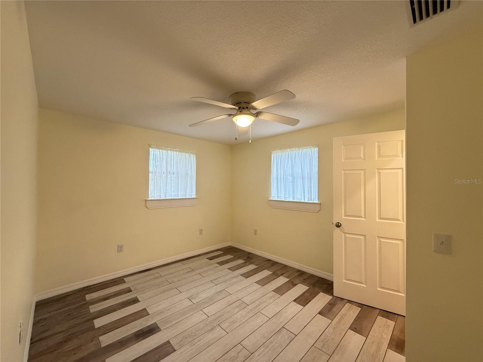 Single Family Residence at 302 ADELE ST, EDGEWATER, photo 4 of 37