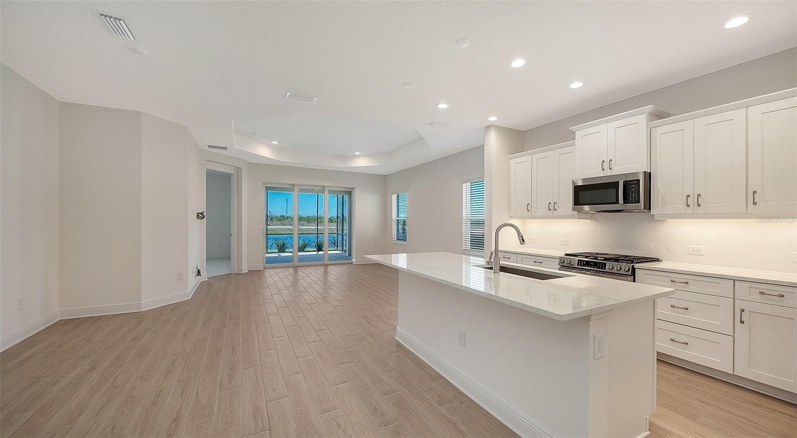 Villa at 2114 SYLVESTER PALM LN, BRADENTON, photo 4 of 51