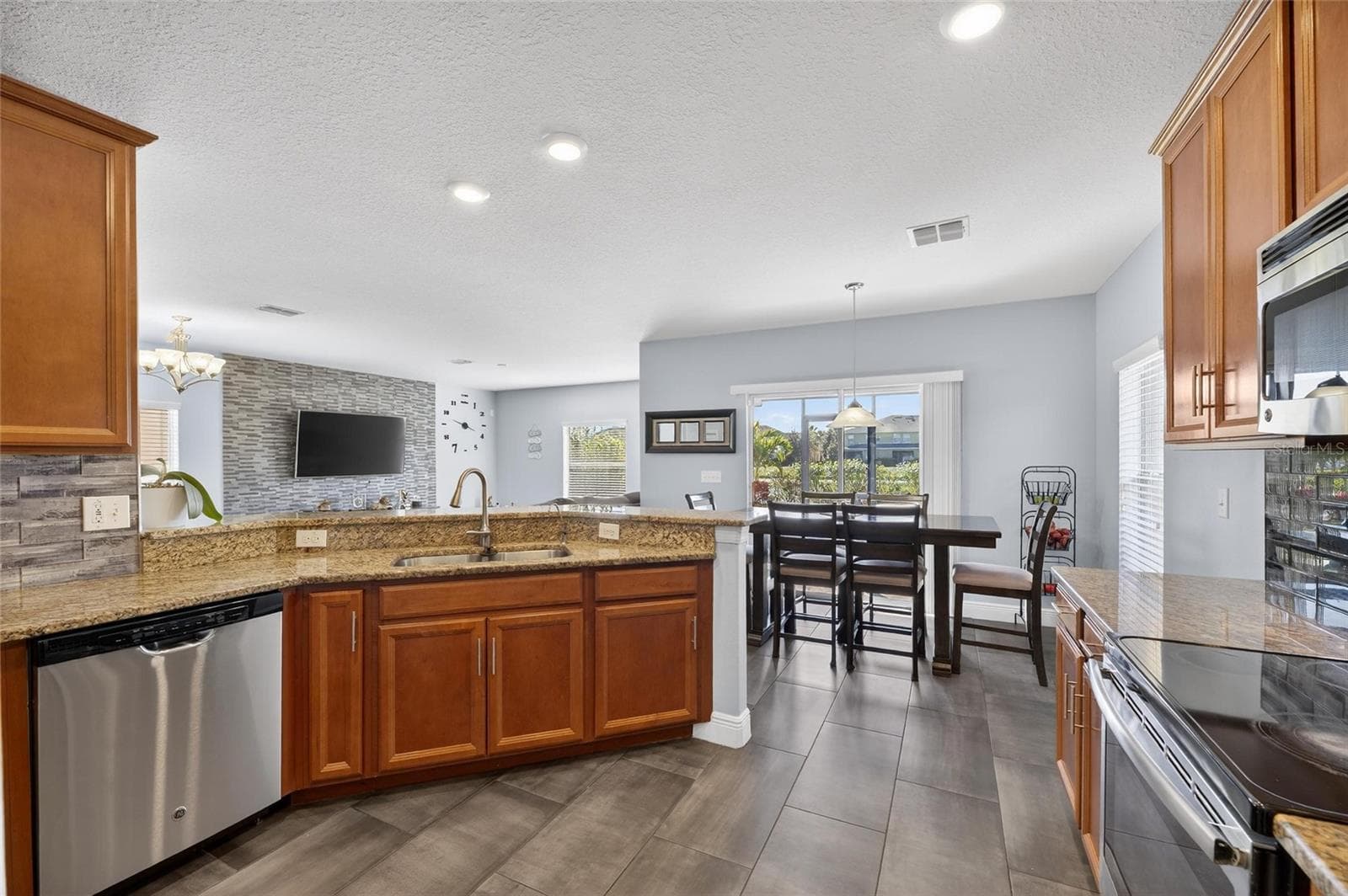 Single Family Residence at 1504 TRAILWATER ST, RUSKIN, photo 15 of 69