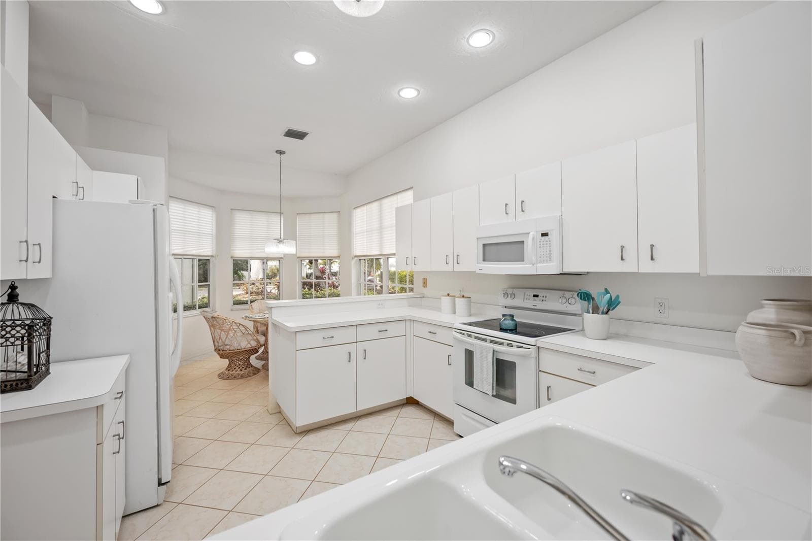 Kitchen and eat in dinette - new lighting in the home - 547 FALLBROOK DR, VENICE