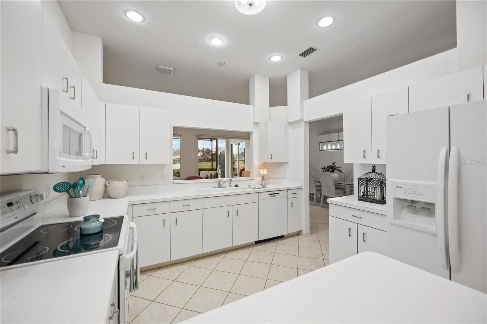 Ample kitchen Cabinets - Home is sparkling clean. - 547 FALLBROOK DR, VENICE