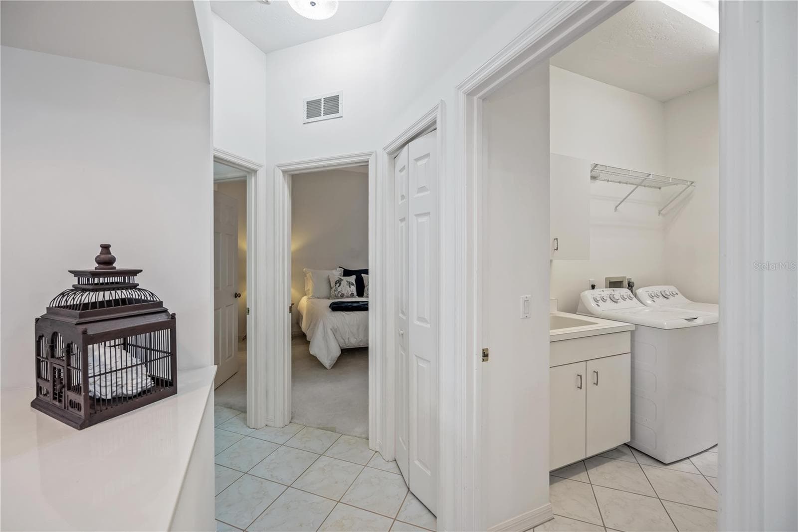 Guest bedroom and ensuite, laundry room.  Newer Washer/Dryer - 547 FALLBROOK DR, VENICE