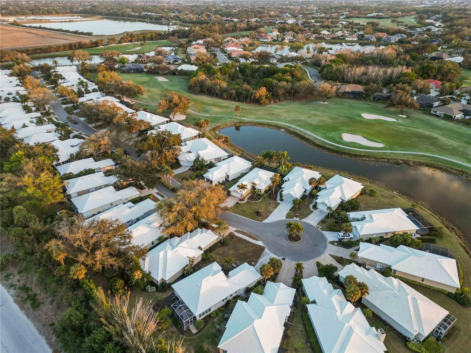 Fallbrook Cul-de-sac from the air - 547 FALLBROOK DR, VENICE