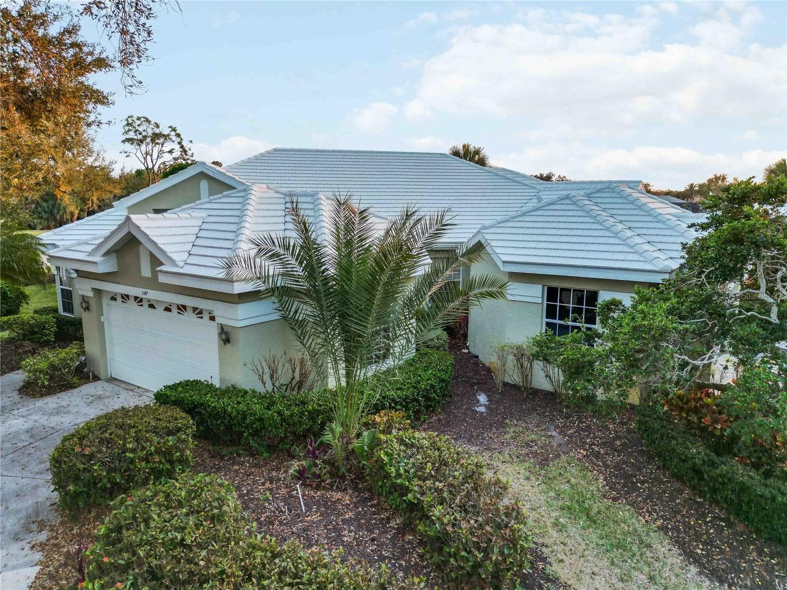 547 Fallbrook has an immediate golf membership available. - 547 FALLBROOK DR, VENICE