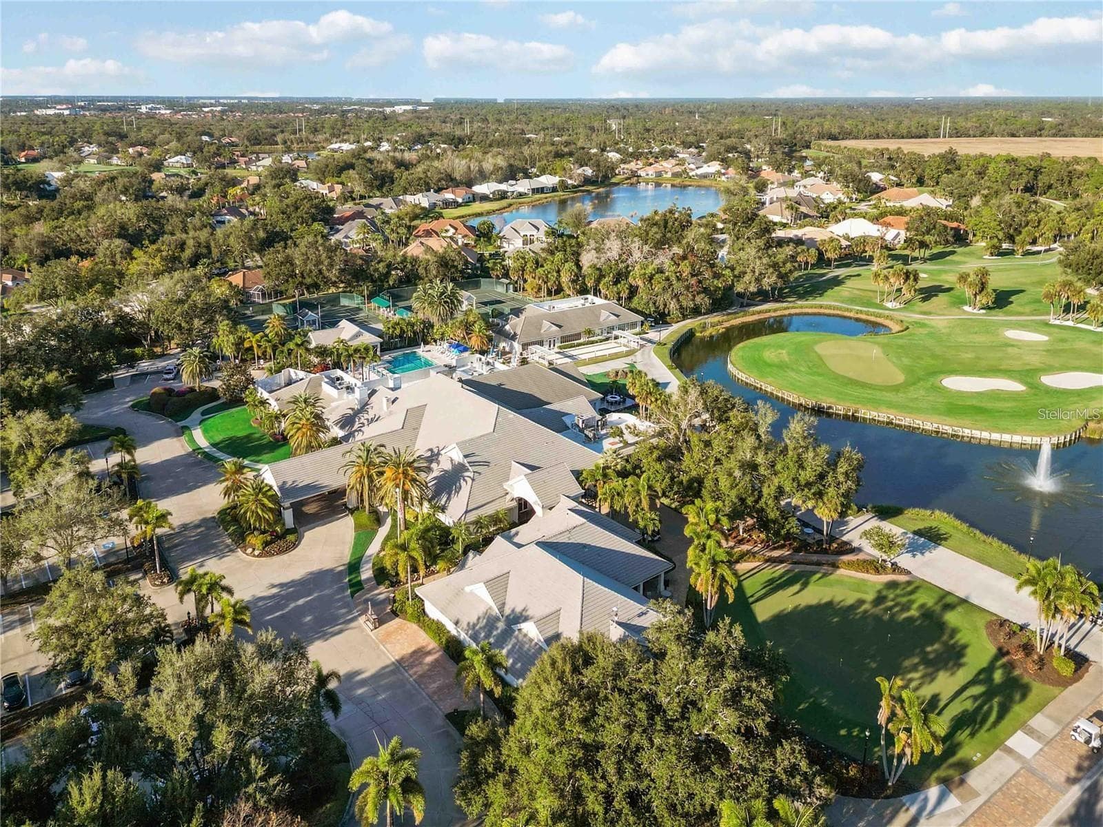 Aerial of the campus - 547 FALLBROOK DR, VENICE