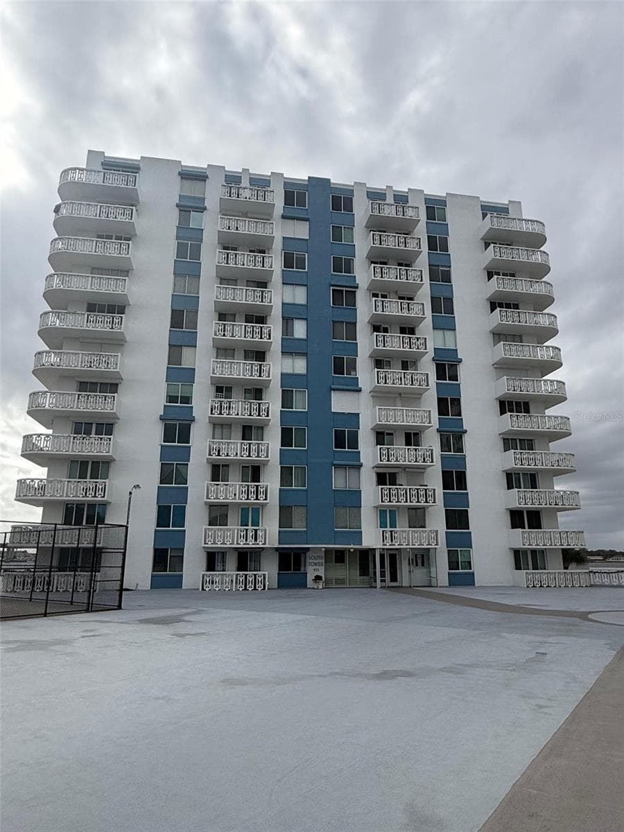 925 N HALIFAX AVE #102