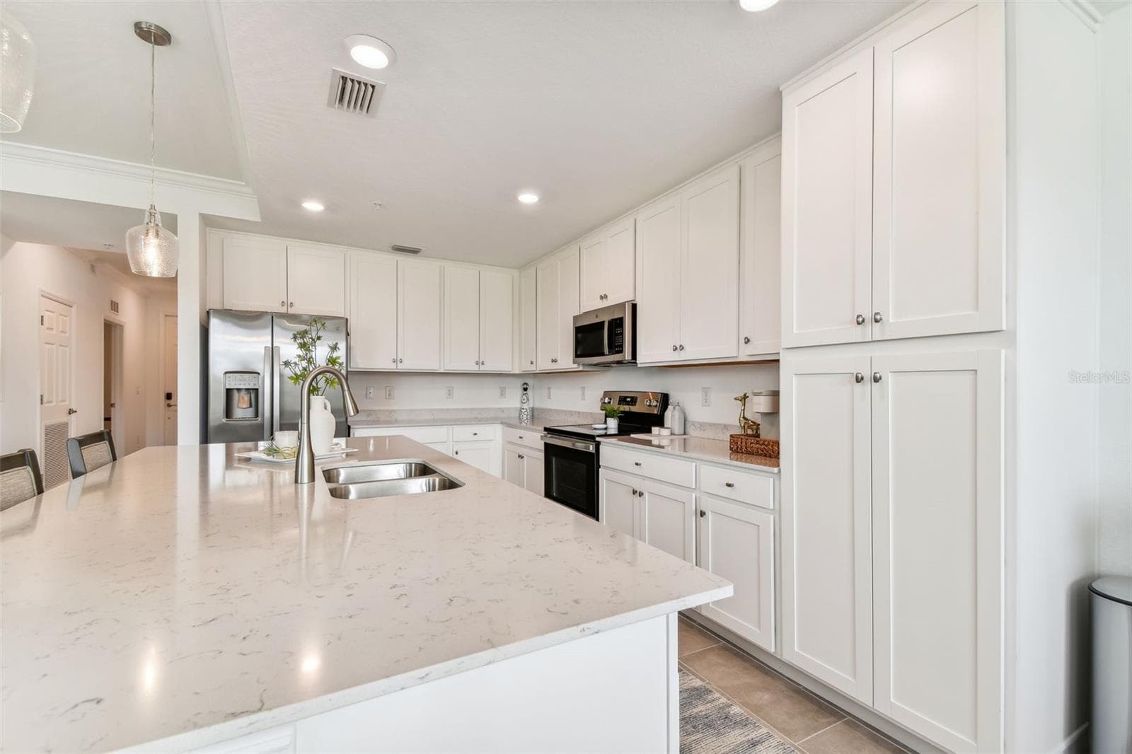 Condominium at 18114 GAWTHROP DR #106, BRADENTON, photo 12 of 63