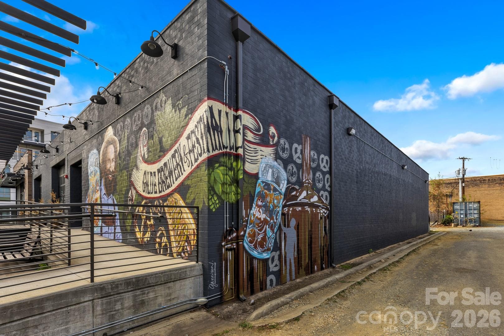 Walking distance to LoSo bars and restaurants - Charlotte