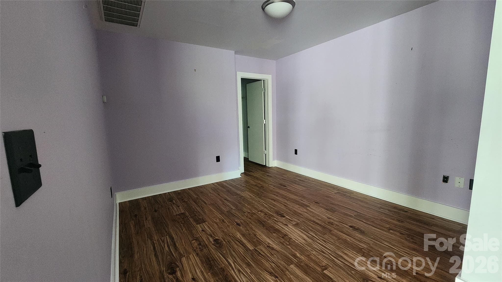 Office/Flex Space wit a walk in Closet - 505 E 6th Street, Charlotte
