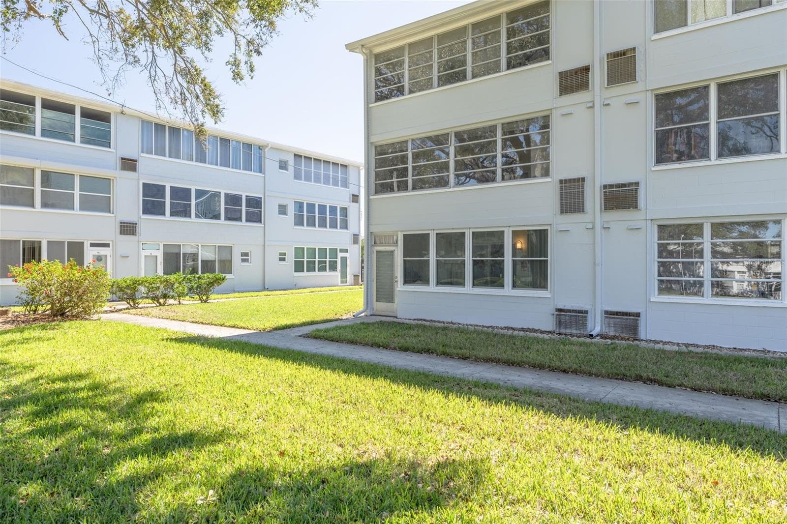 Condominium at 1001 77TH AVE N #112, ST PETERSBURG, photo 20 of 34